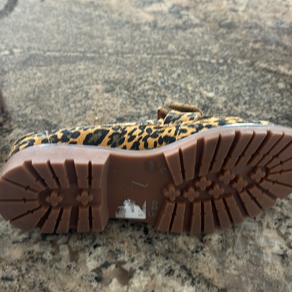 NWOB Lucky Cheetah Loafers. Size 6. Leather upper - Picture 3 of 5